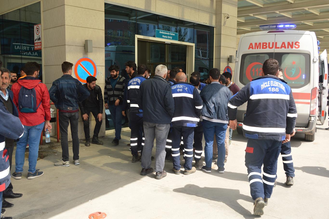 Çıktığı elektrik direği devrilen DEDAŞ görevlisi hayatını kaybetti